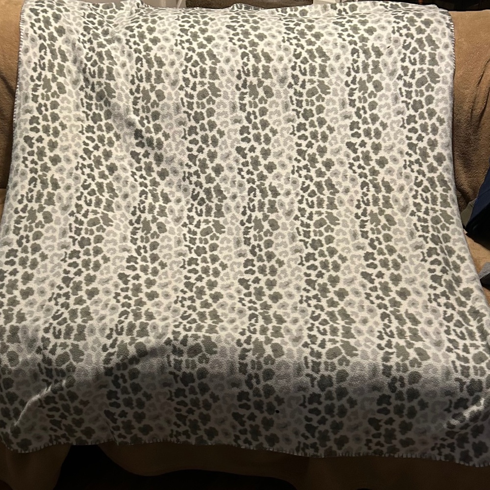 😉Bundle Days😉 Soft Blanket Plush Animal Print Giraffe Cheetah Gray Black White